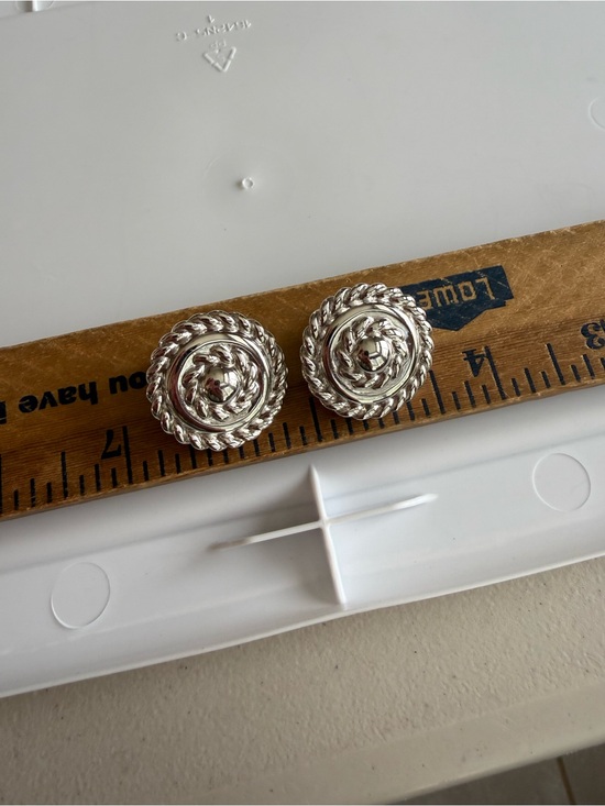 Jewelry - Vintage Monet ClipOn Earrings